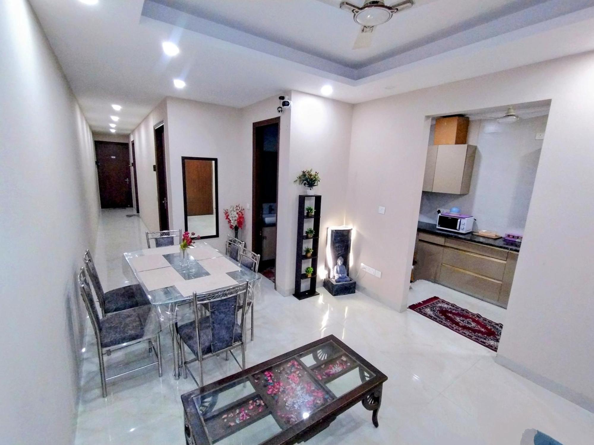 Apartment Lily Comfy Couples & Family Friendly Close To Saket Metro Station ,private Bathroom External New Delhi