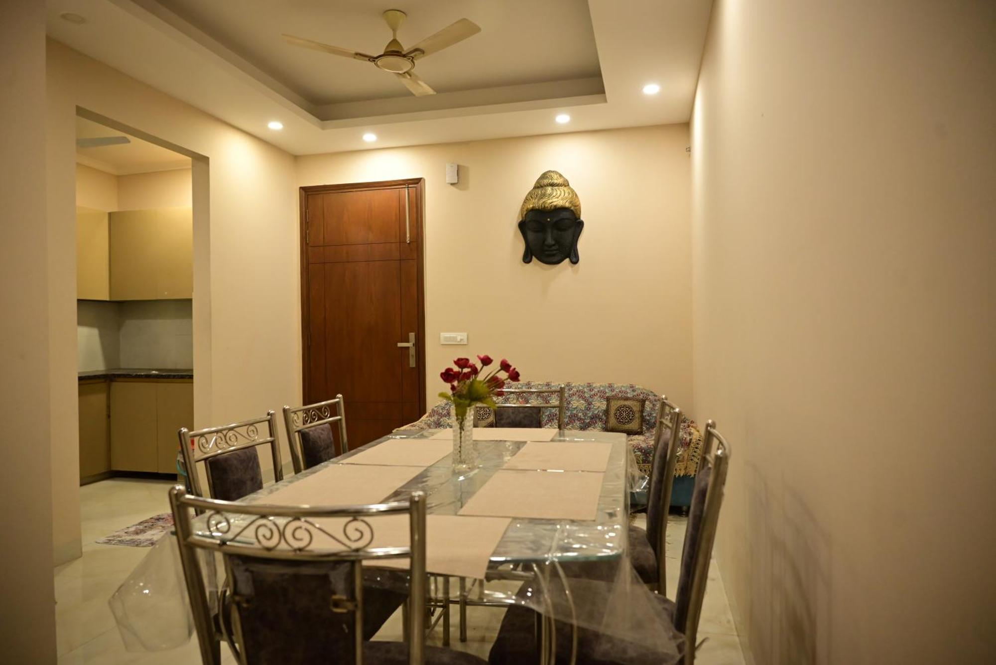 Lily Comfy Couples & Family Friendly Close To Saket Metro Station ,private Bathroom External *