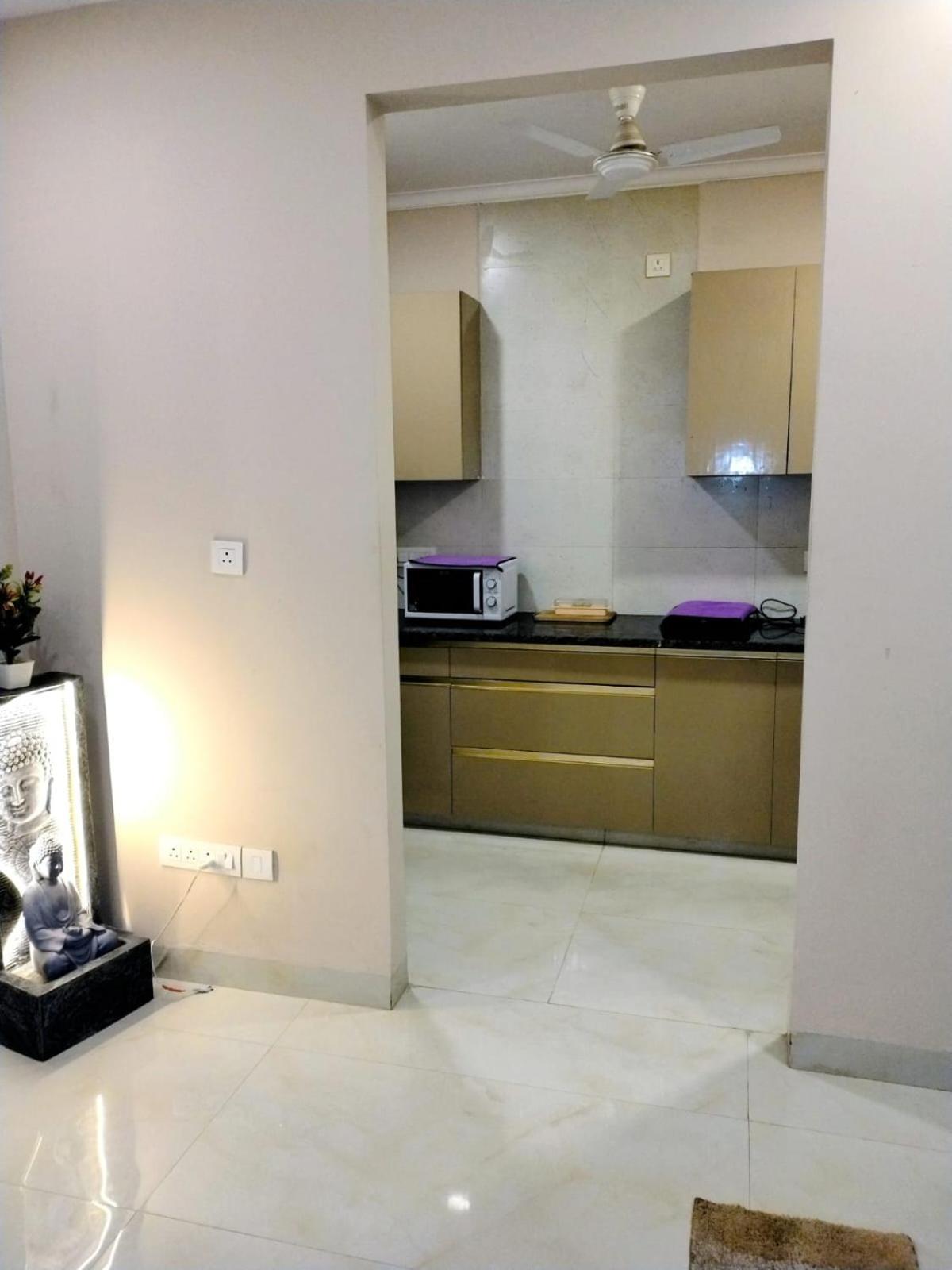 Lily Comfy Couples & Family Friendly Close To Saket Metro Station ,private Bathroom External *