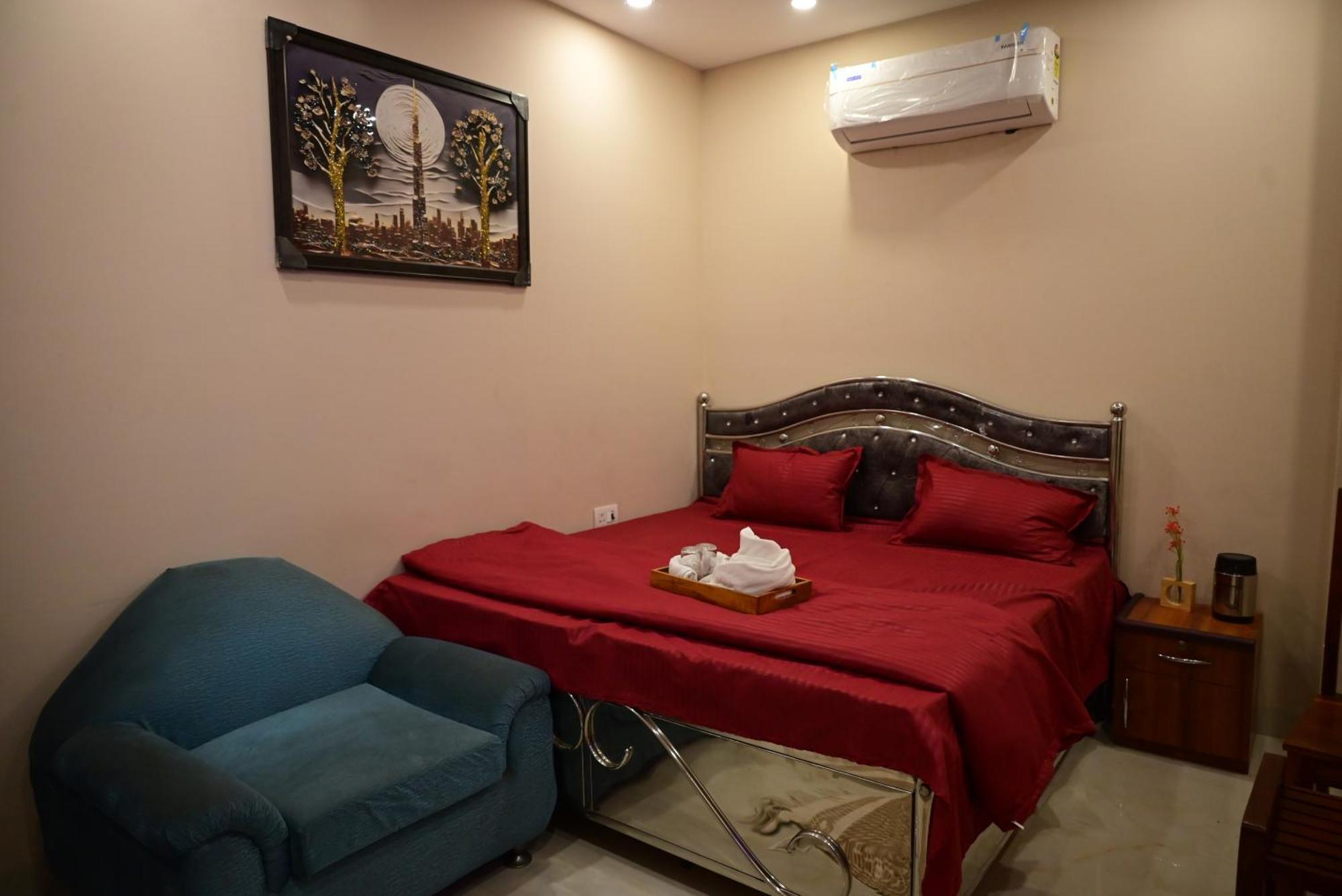 Apartment Lily Comfy Couples & Family Friendly Close To Saket Metro Station ,private Bathroom External New Delhi